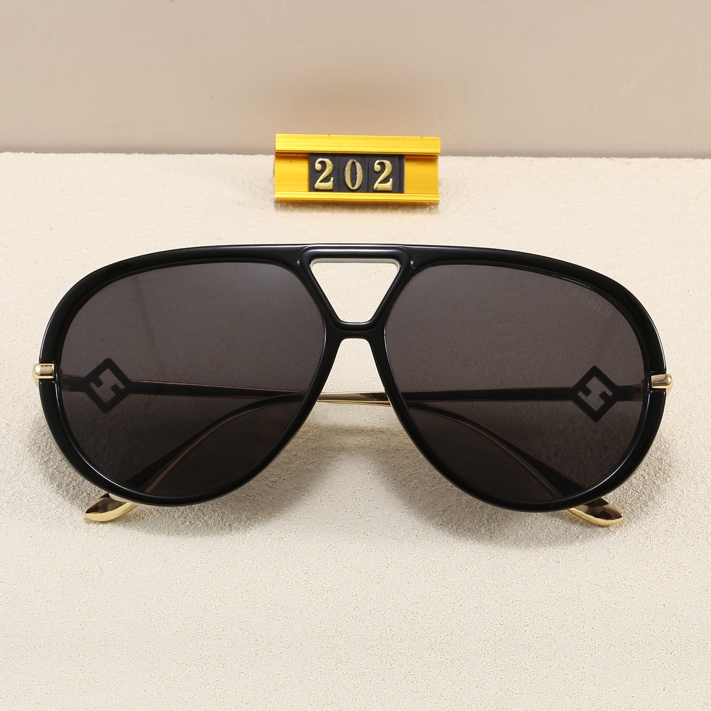 Fendi Fashionable Sunglasses - Image 9