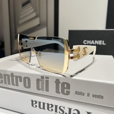 Chanel Fashionable Sunglasses - Image 3