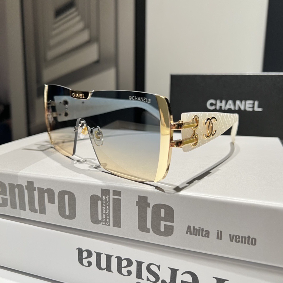 Chanel Fashionable Sunglasses - Image 3