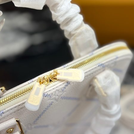 LV's New Shell Bag - Image 7