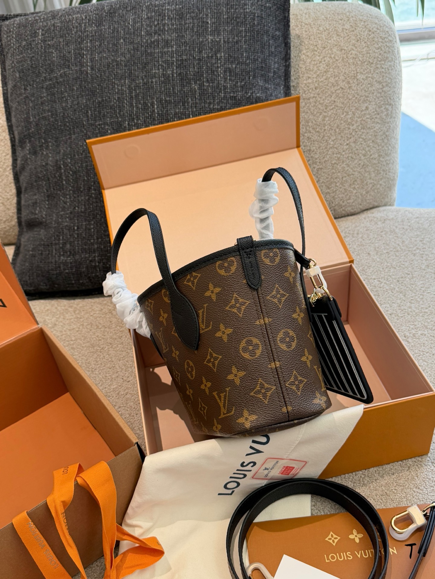 LV Neverfull Bandouliere Inside Out Bag - Image 8