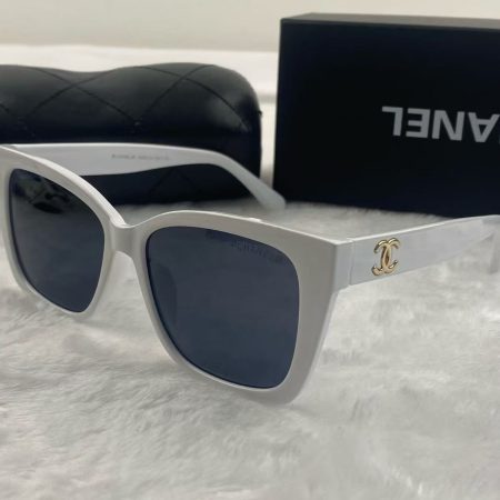 Chanel Fashionable Sunglasses - Image 4