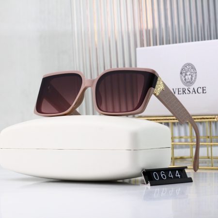 Versace Fashionable Sunglasses - Image 6