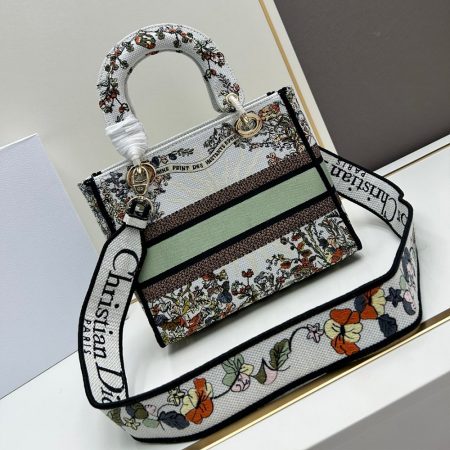 Dior Embroidered Princess Diana Handbag Crossbody - Image 4