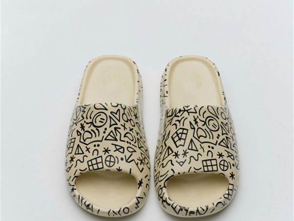 Yeezy Slide Graffiti FW6345-1