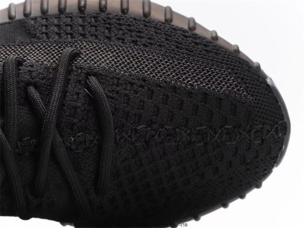 Yeezy Boost 350 V2 Onyx HQ4540