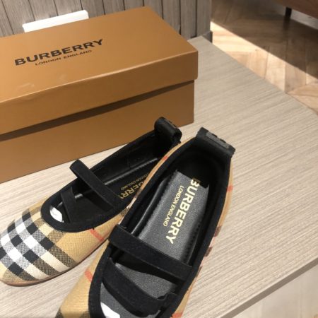 Burberry Children's Shoes - Image 8