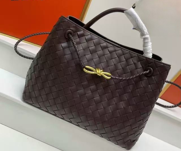 BV Small / Medium Andiamo Bag