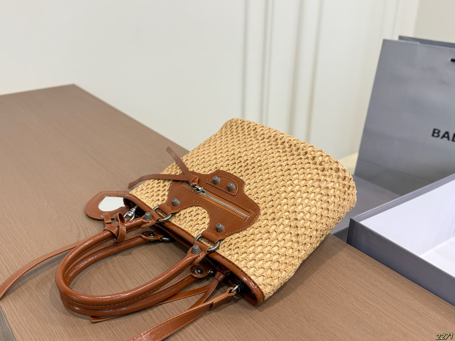Balenciaga Straw Tote Bag - Image 8
