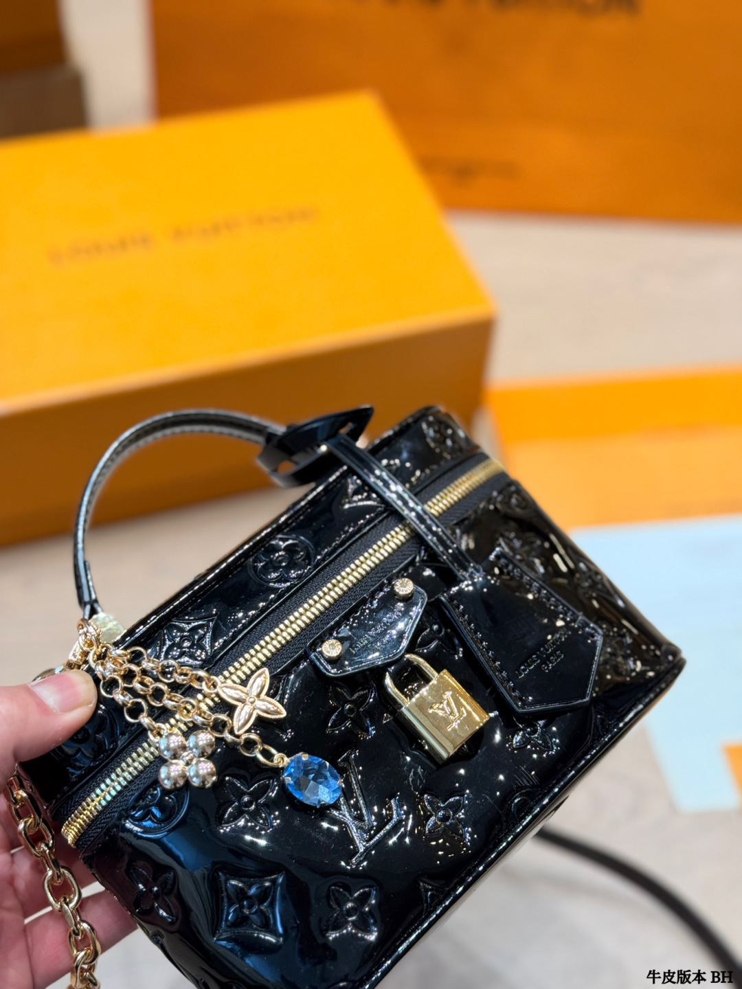LV Vanity Chain Pouch Monogram Bag - Image 6