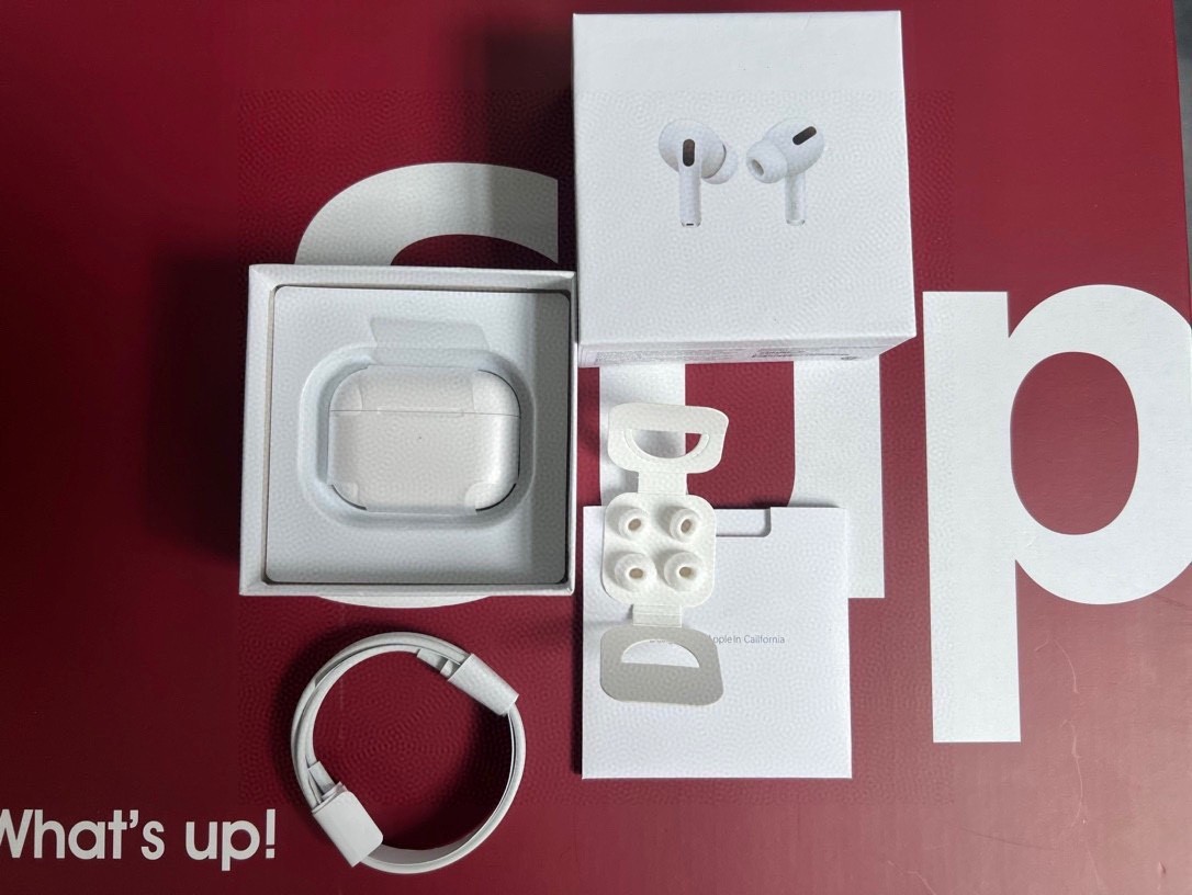 AirPods pro - Image 1
