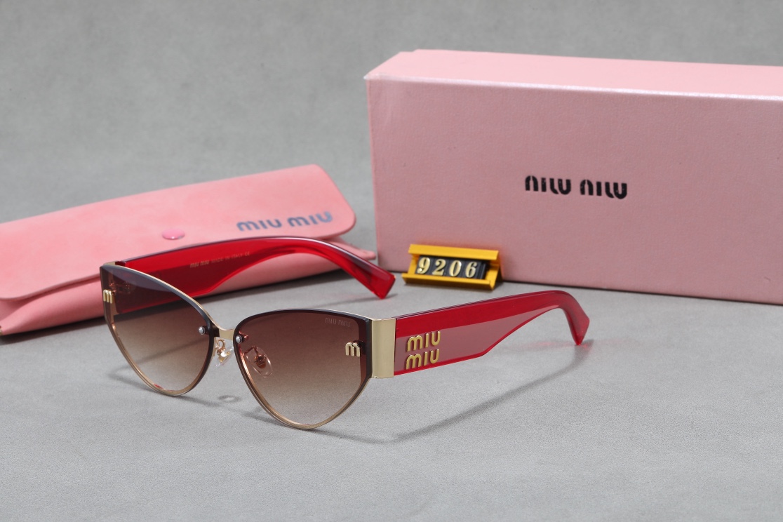 Miu Miu Fashionable Sunglasses - Image 5
