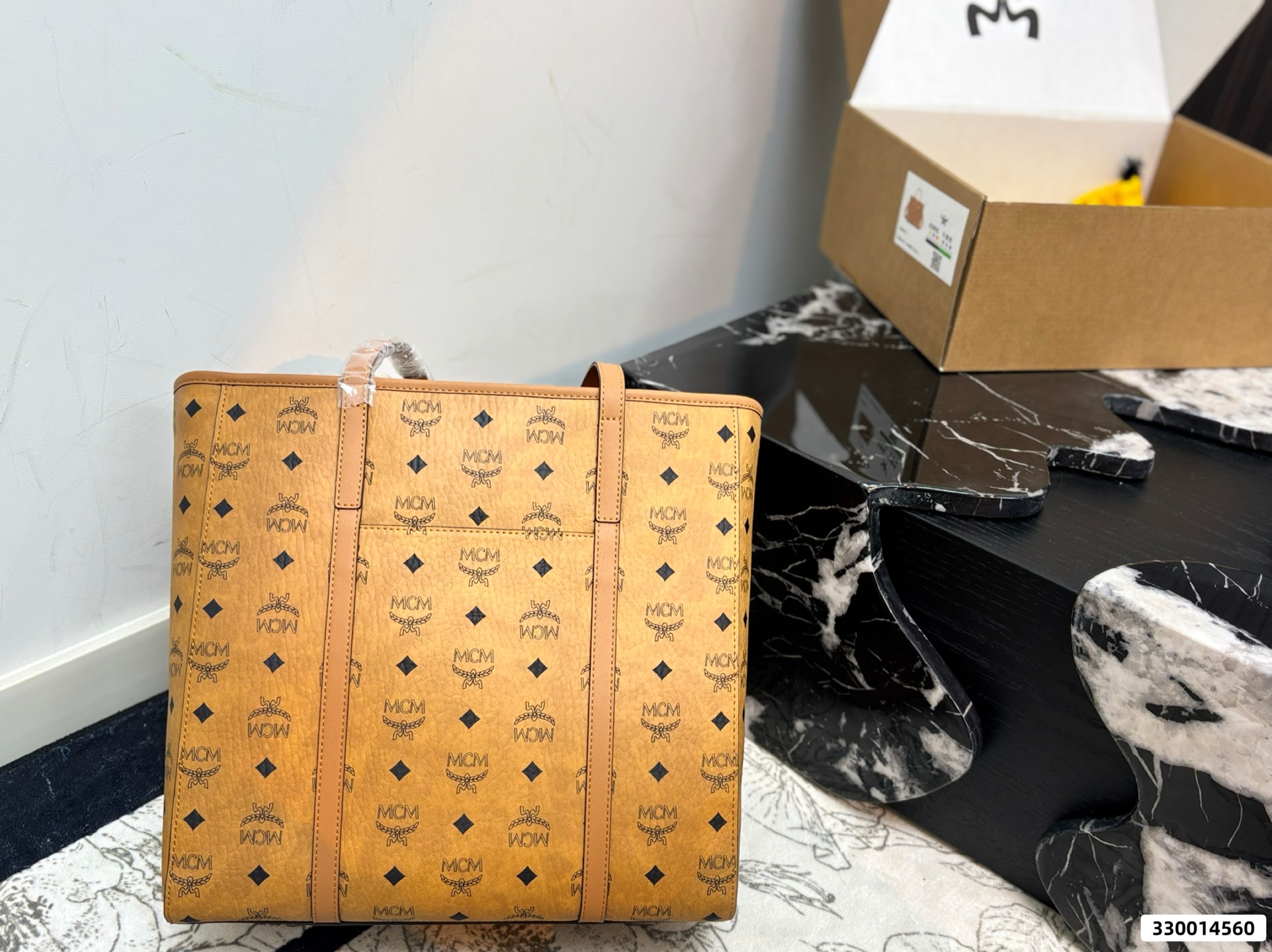MCM Medium Toni Top-Zip Shopper Bag - Image 6