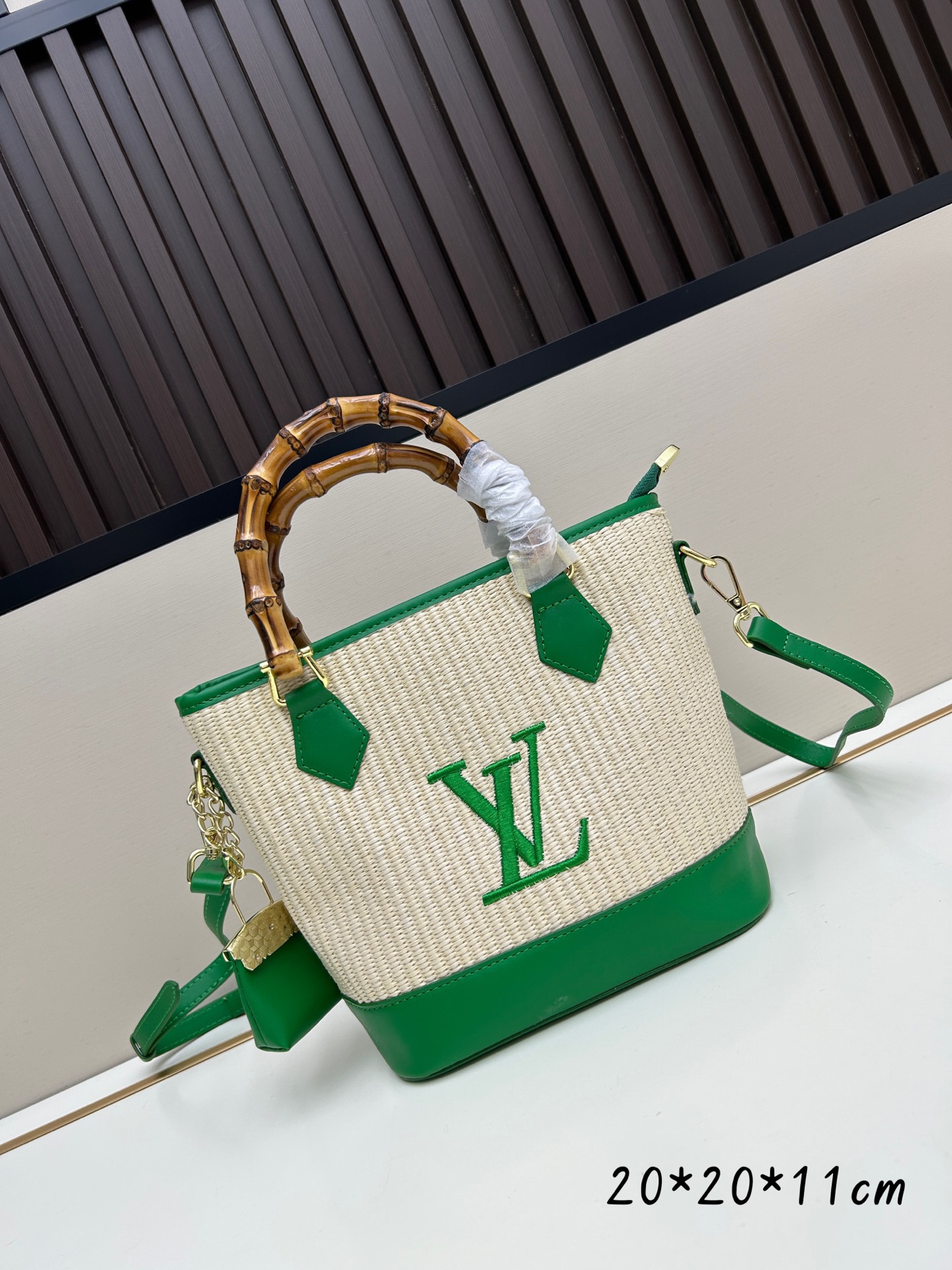 LV handbag - Image 4