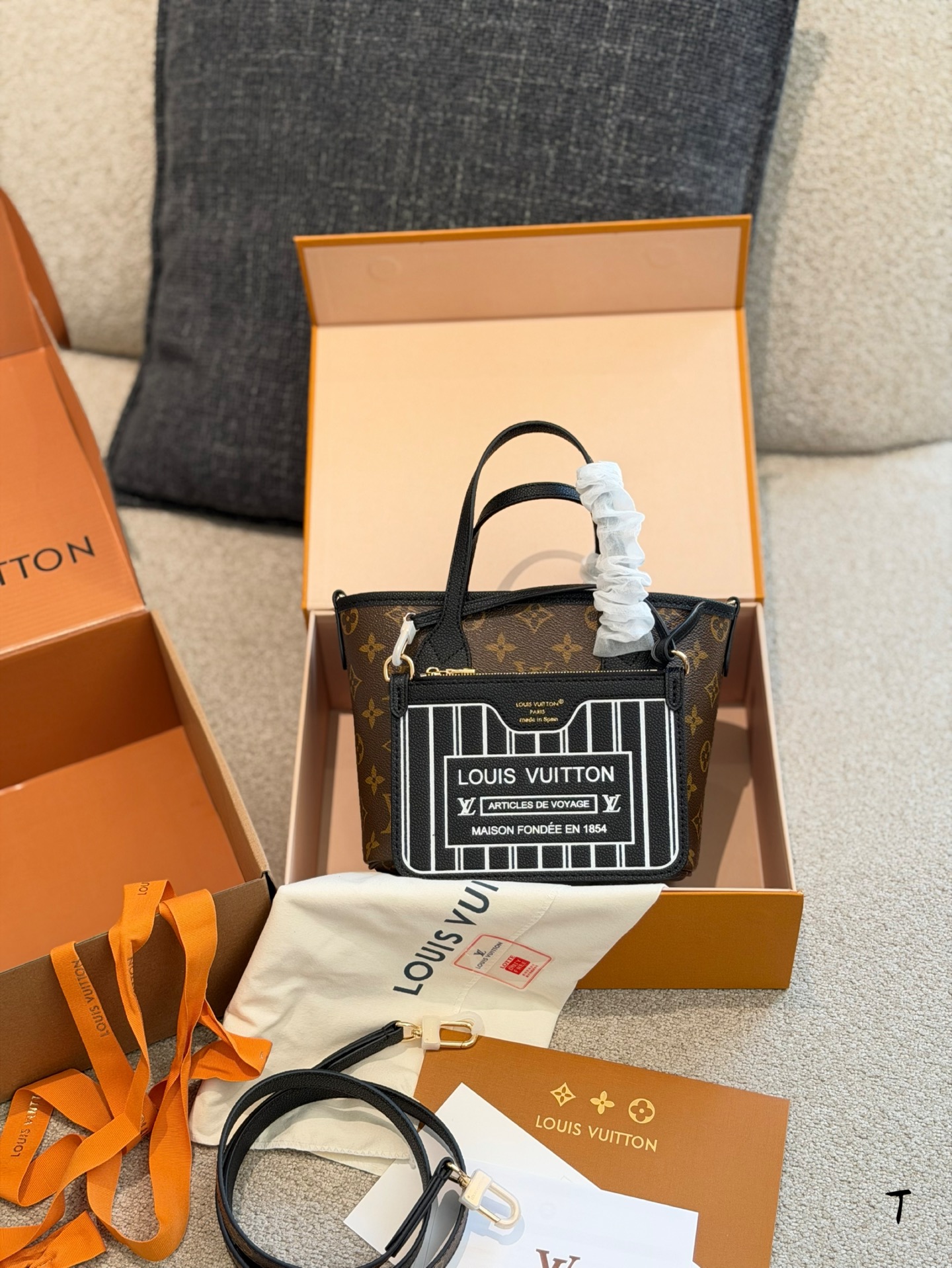 LV Neverfull Bandouliere Inside Out Bag - Image 7