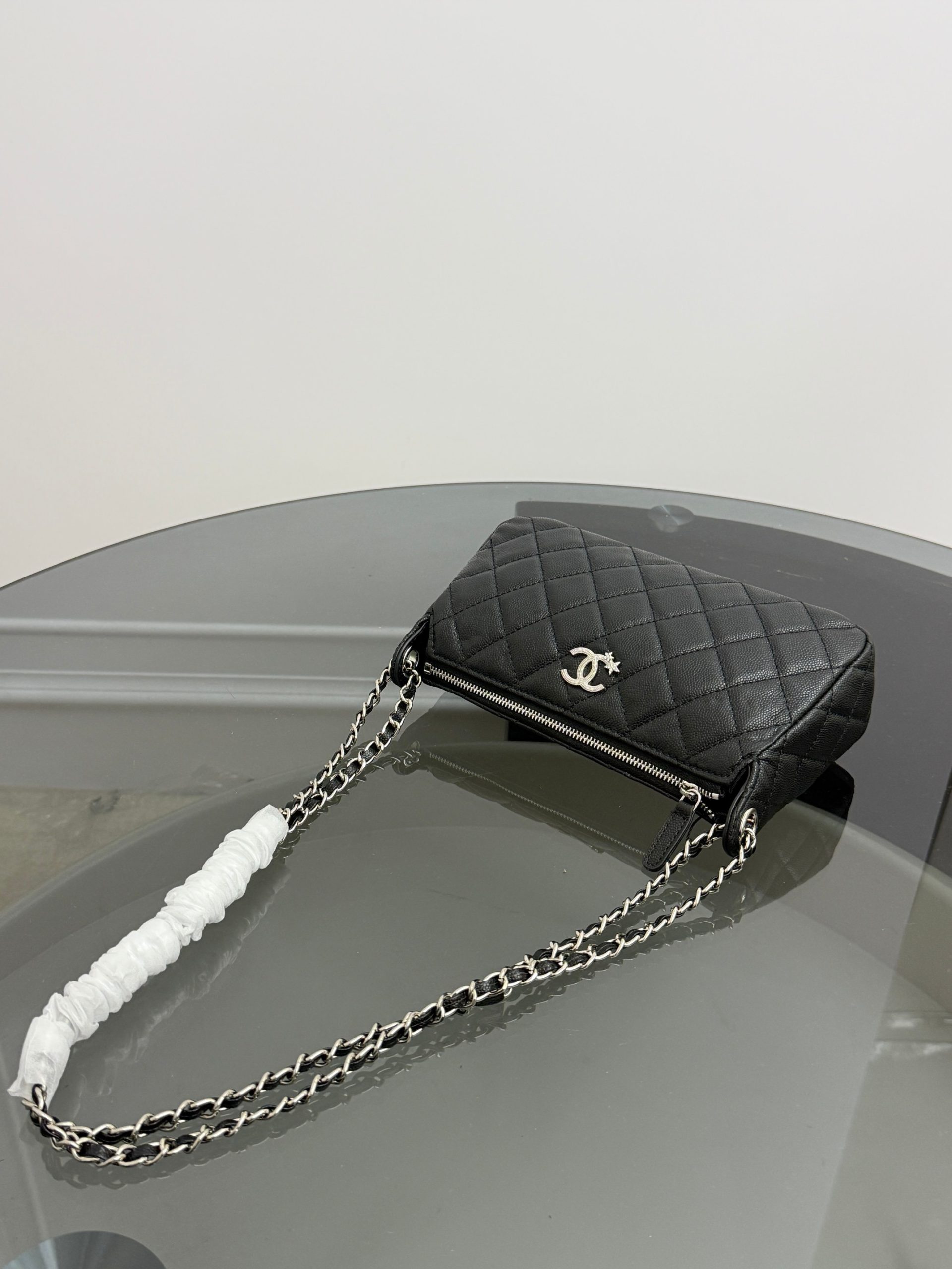 Chanel Caviar Qulited Purse with Chain - Image 4