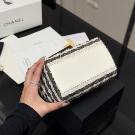 Chanel Clutch With Chain Bag - Image 9