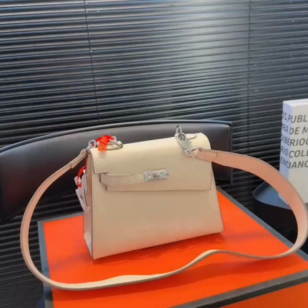 Hermès Kelly Milkshake White with Silver Hardware