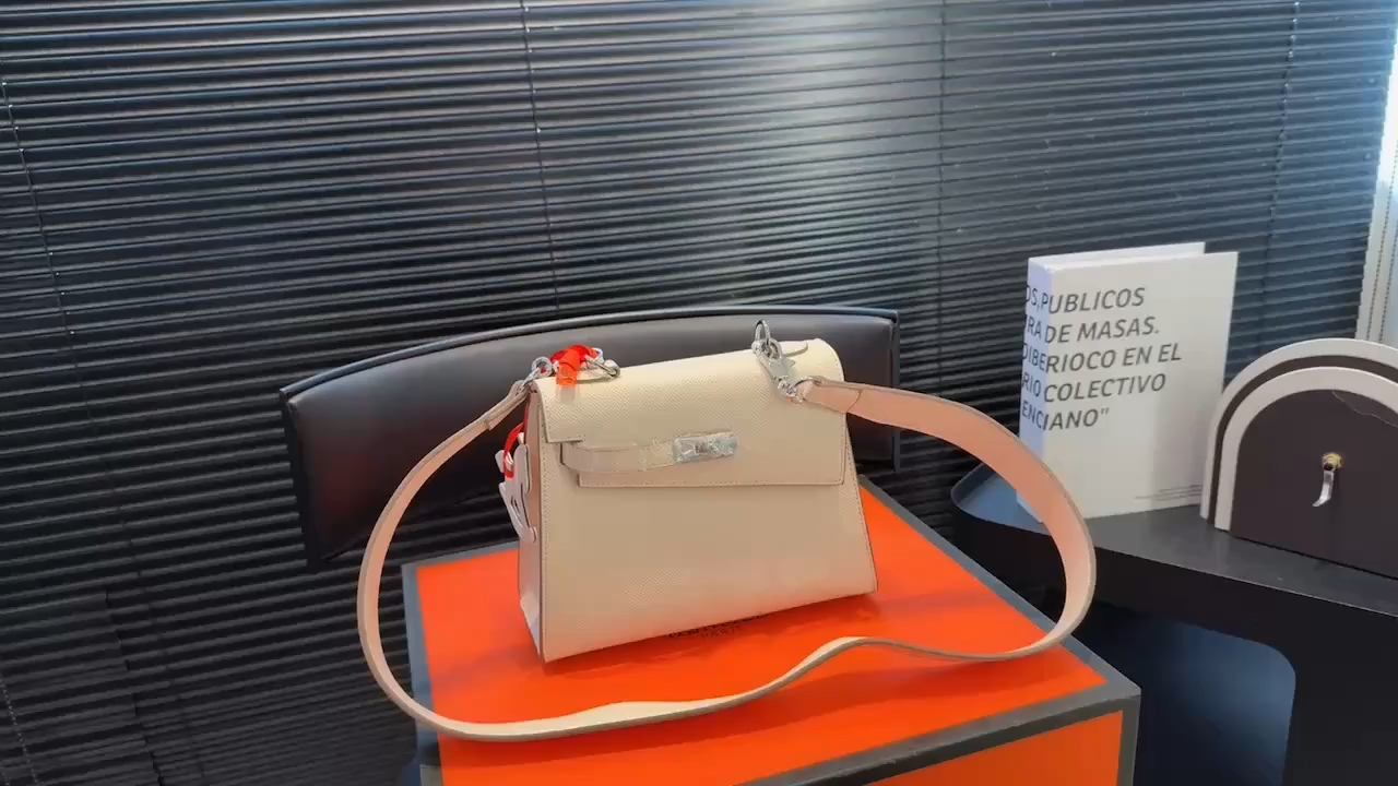 Hermès Kelly Milkshake White with Silver Hardware - Image 1
