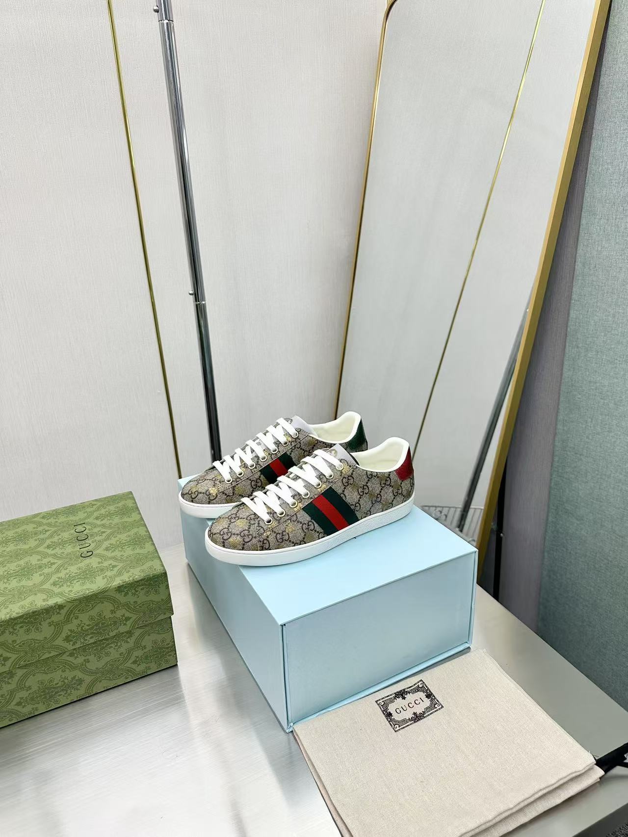 Gucci Ace GG Supreme Bees Sneaker Brown - Image 4
