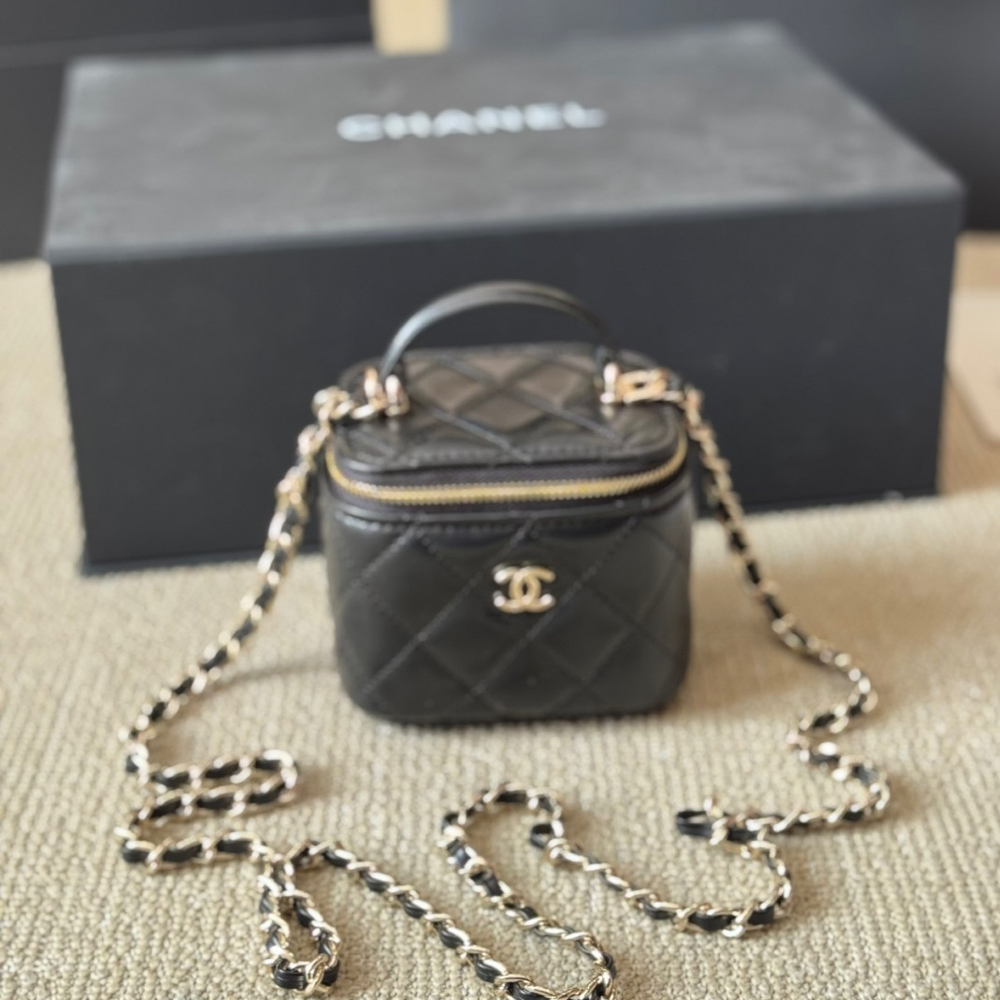 Chanel Lambskin Quilted Top Handle Mini Vanity Case With Chain Light Pink - Image 4