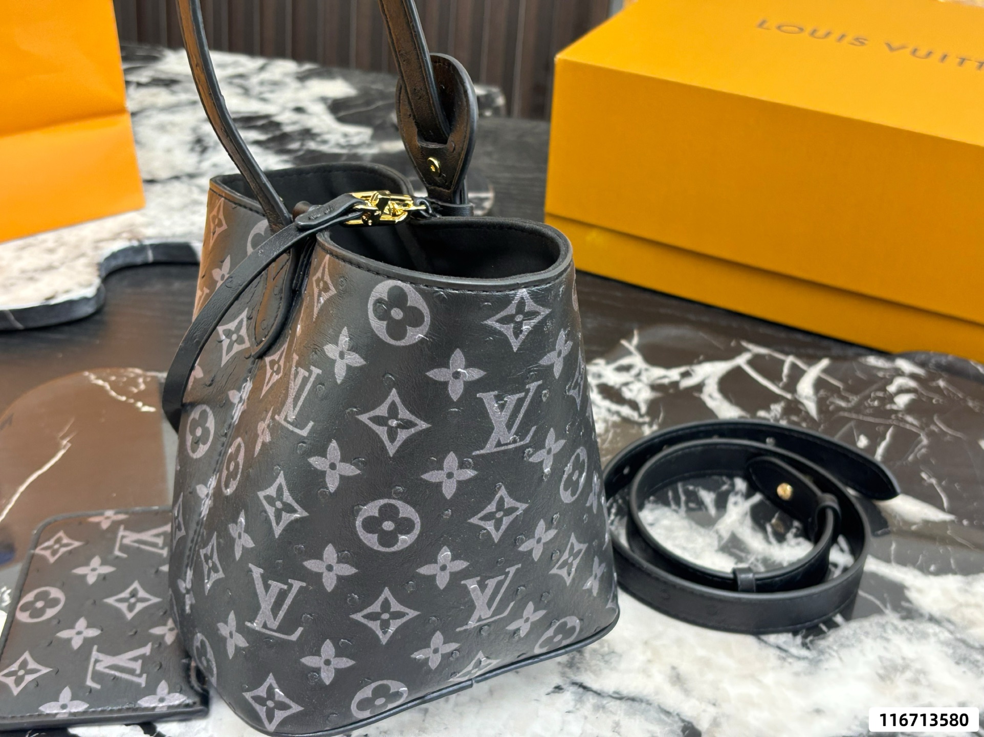 LV AII IN BB25ss Bucket Bag - Image 7
