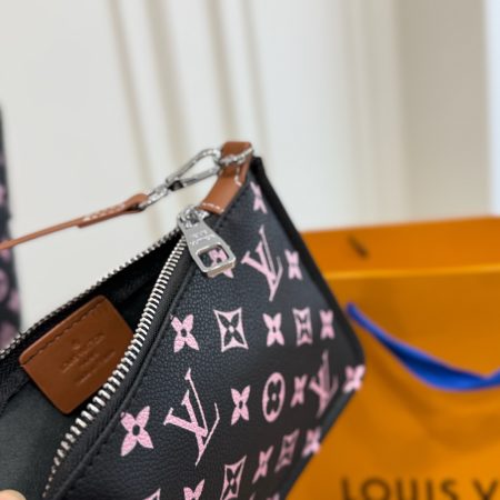 LV's New Tote Bag - Image 7