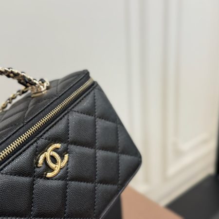 Chanel's New Handle-Style Makeup Case - Image 9