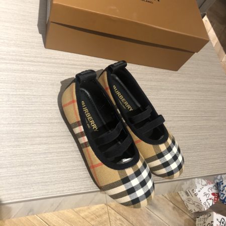 Burberry Children's Shoes - Image 6