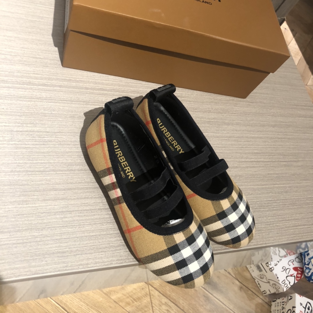 Burberry Children's Shoes - Image 6