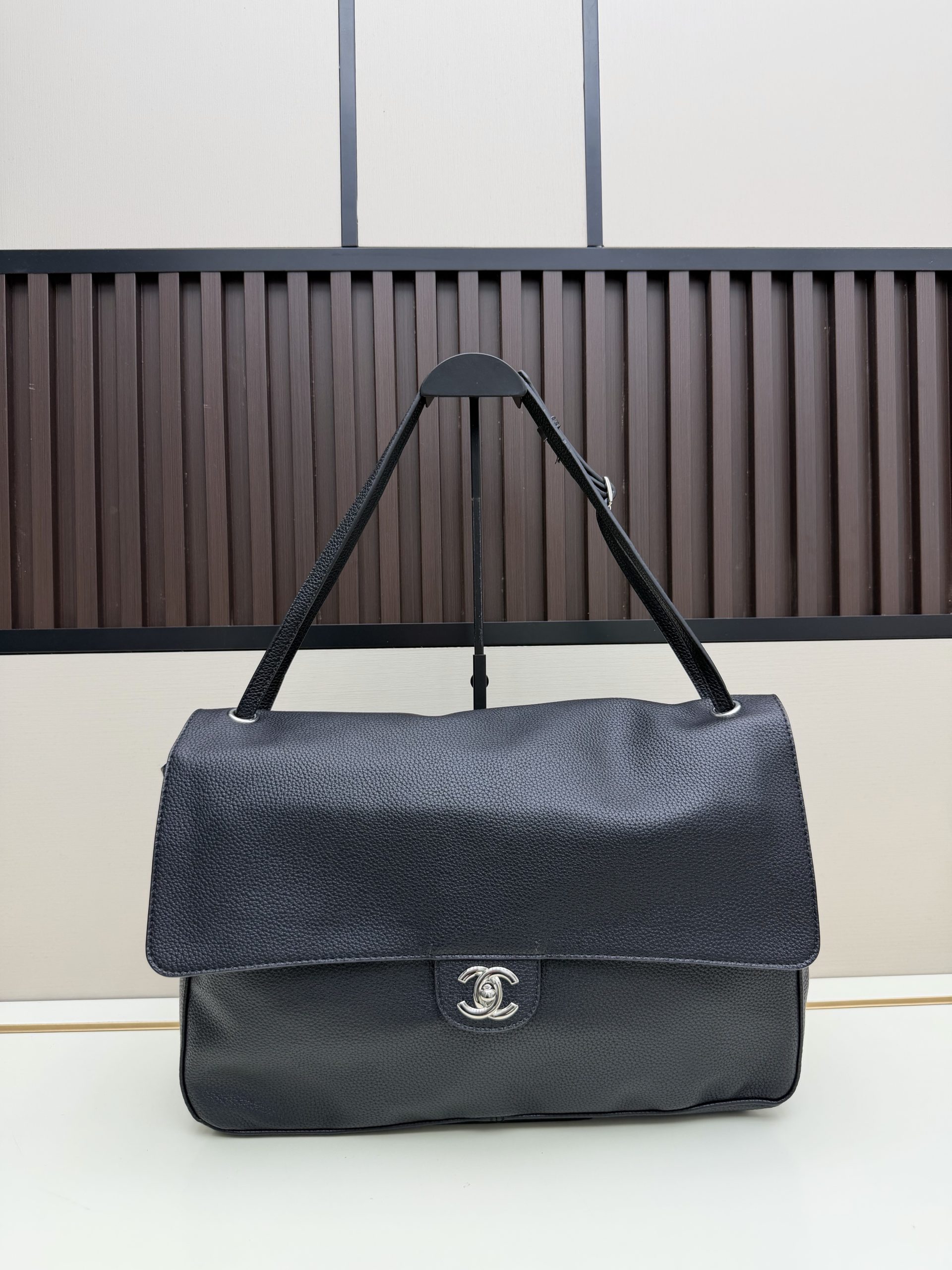 Chanel 26S Maxi Shoulder Bag - Image 2