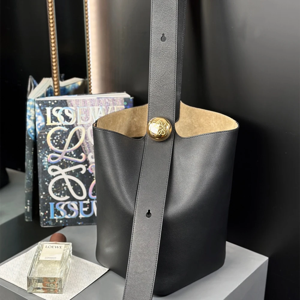 LOEWE Medium Pebble Bucket Bag - Image 3