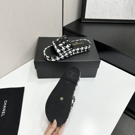 Chanel Women's CC Slide Sandals - Image 8