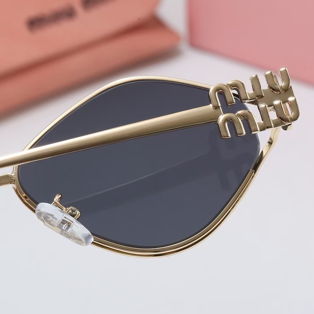Miu Miu Fashionable Sunglasses - Image 9
