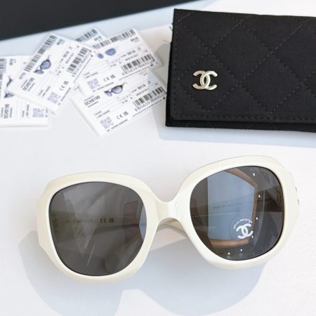 Chanel Fashionable Sunglasses - Image 6