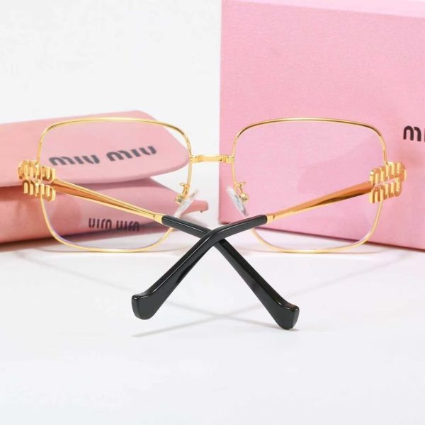 Miu Miu Fashionable Sunglasses