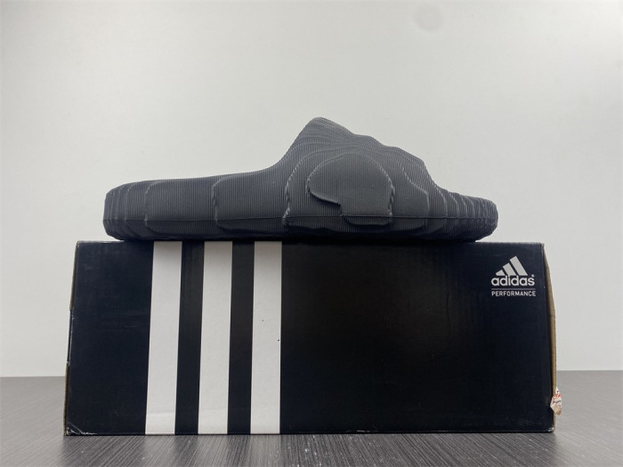 Yeezy Slide new collection 5 - Image 3
