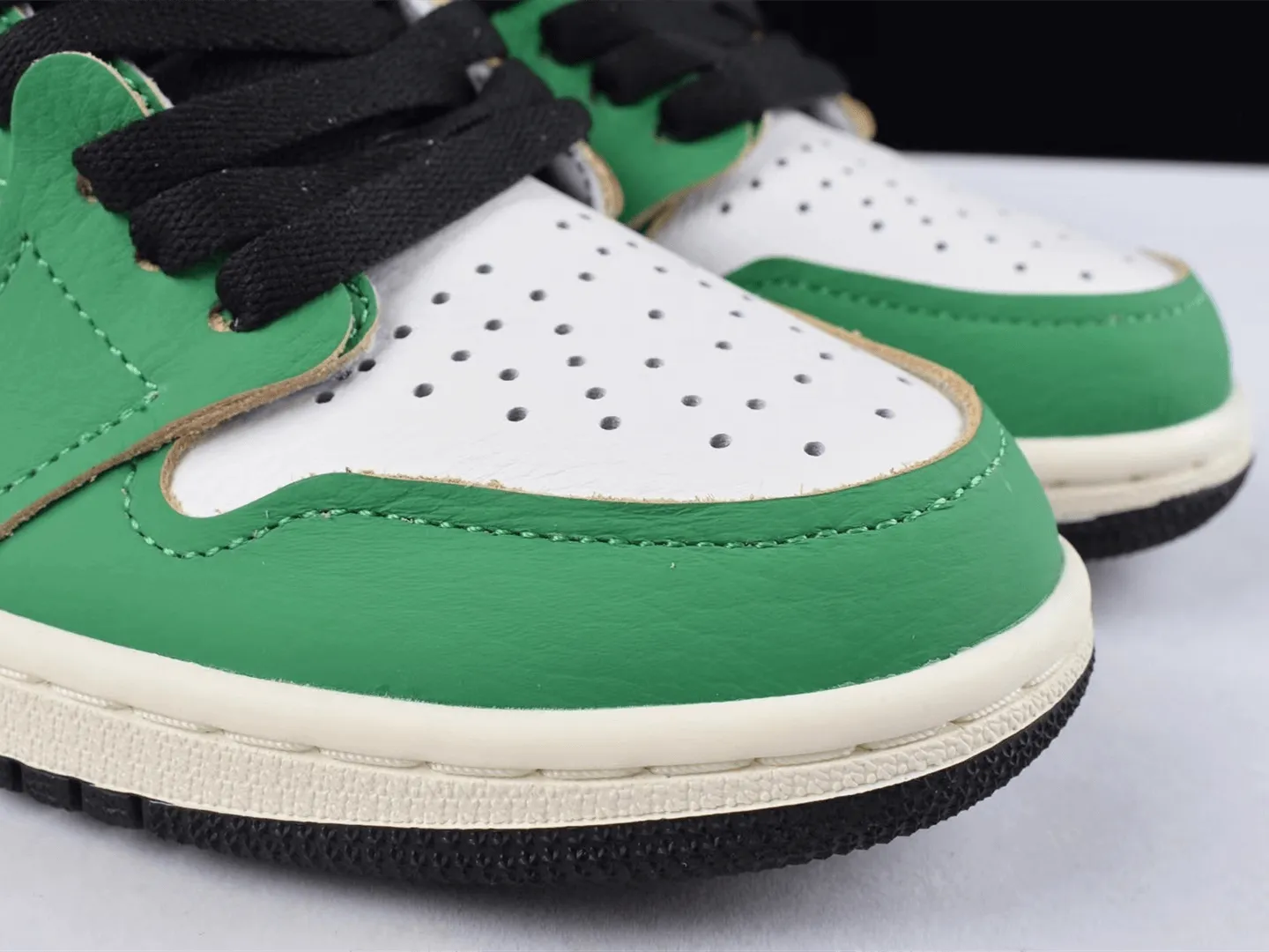 Jordan 1 Retro High OG "Lucky Green" - Image 7