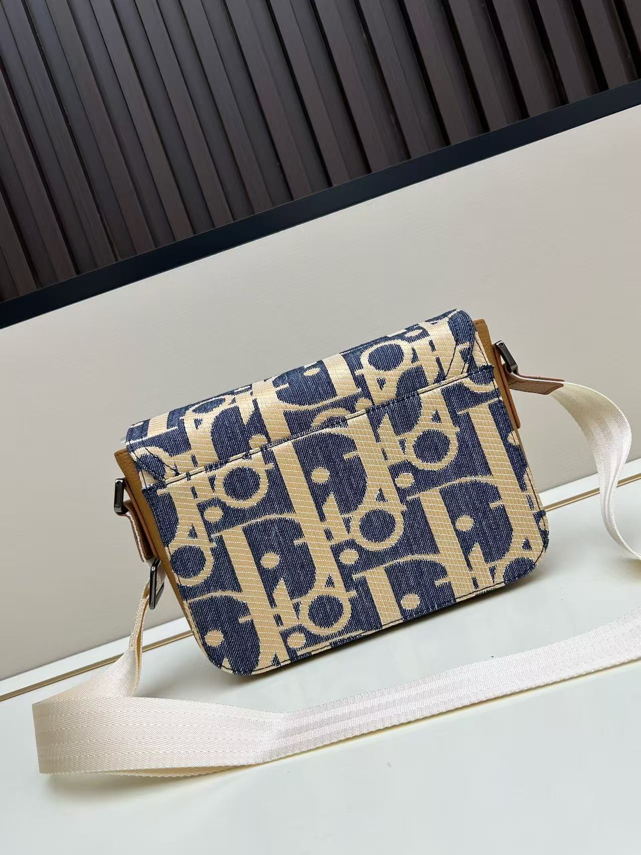 Dior Saddle Messenger Bag - Image 2