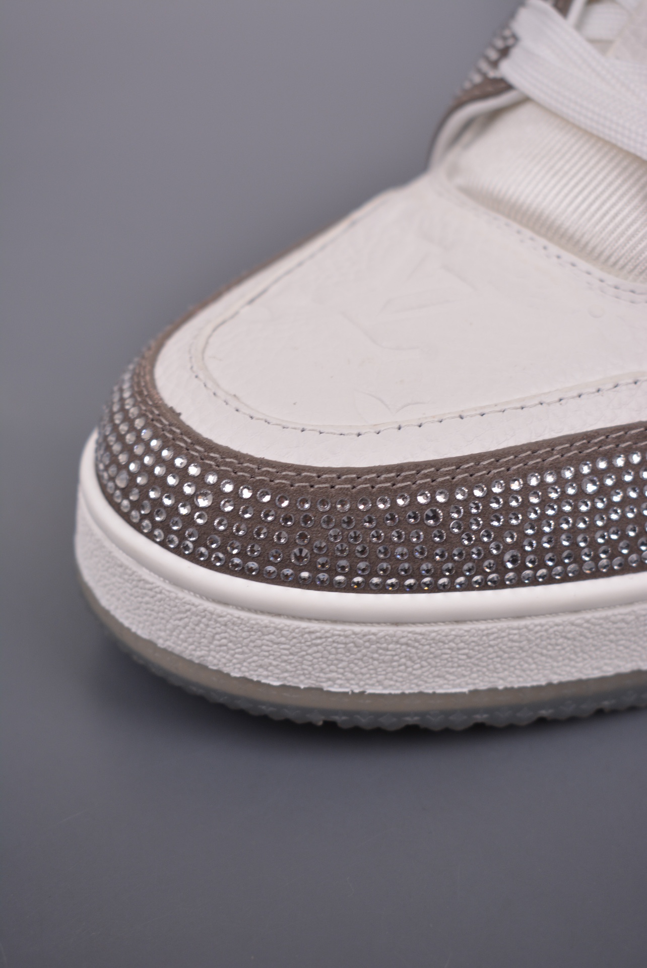 LV Trainer Sneakers High Quality - Image 3