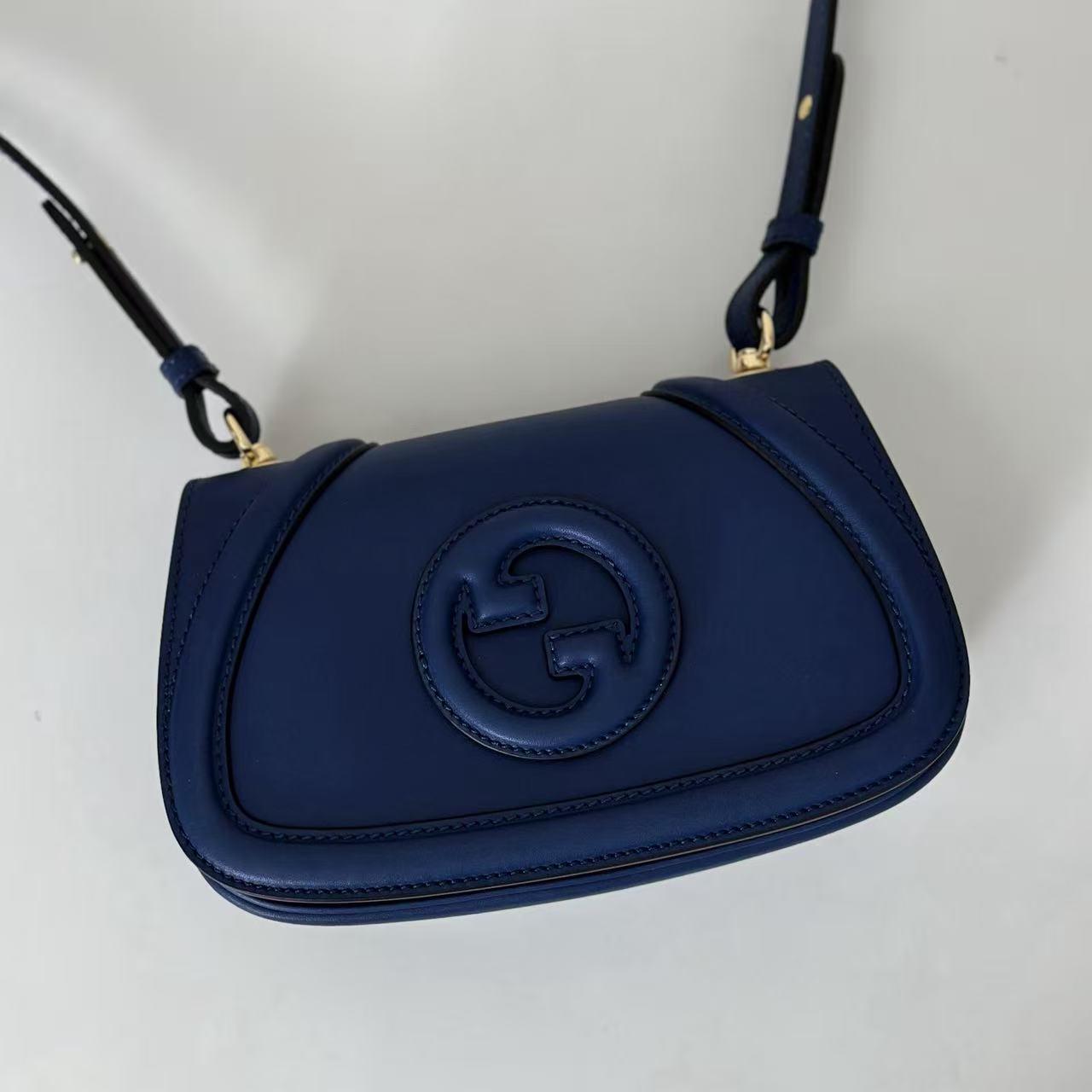 Gucci Blondie Shoulder Bag in Rosso Ancora Dark Blue - Image 4