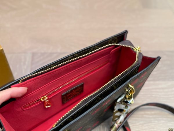 LV  Retro High-End Commuter Tote Bag