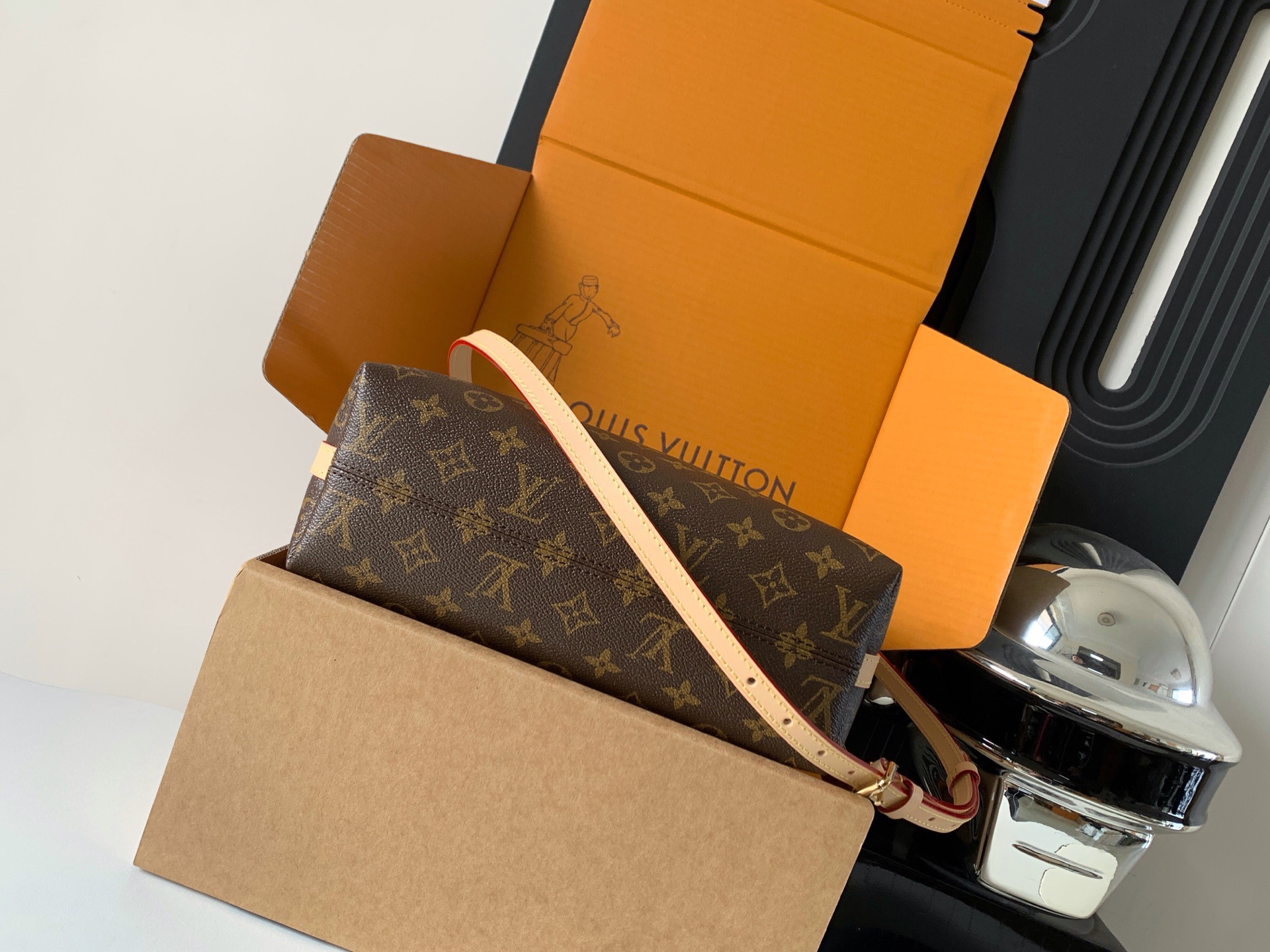 LV Multipass Monogram Handbag Top Quality - Image 4