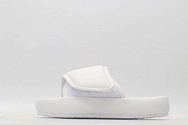 Yeezy Slide 4