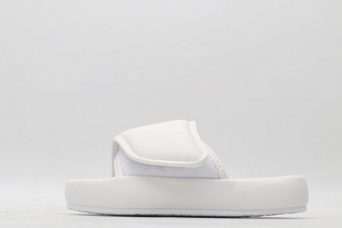 Yeezy Slide 4 - Image 3