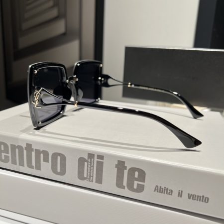 Saint Laurent Fashionable Sunglasses - Image 7