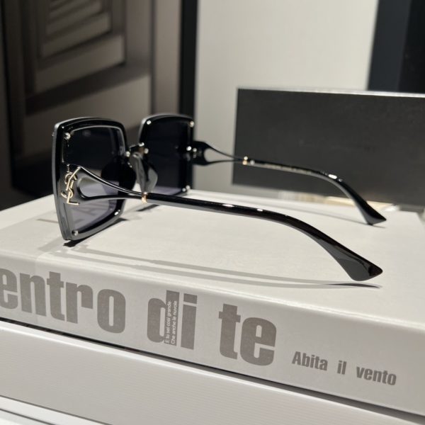 Saint Laurent Fashionable Sunglasses