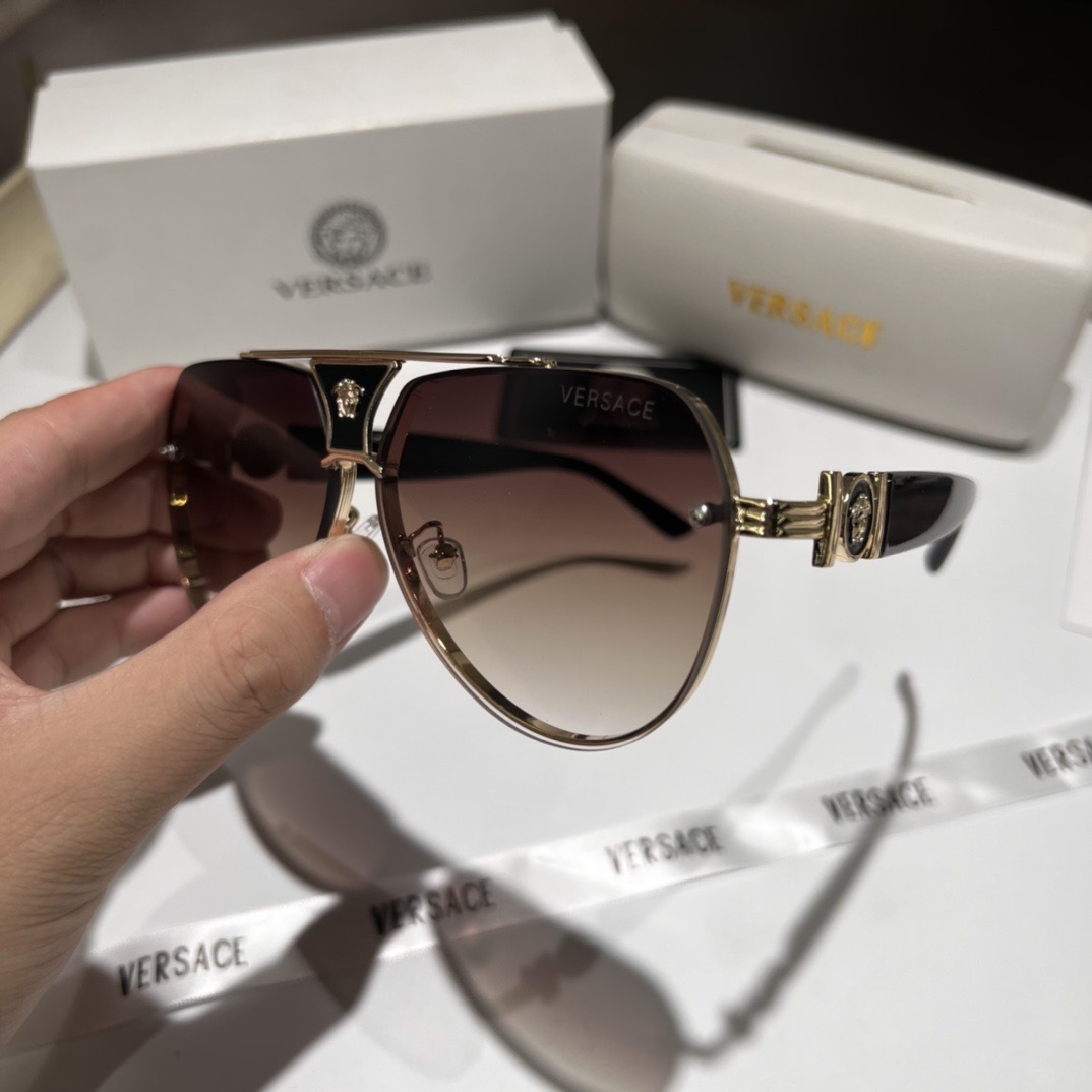 Versace Fashionable Sunglasses - Image 5
