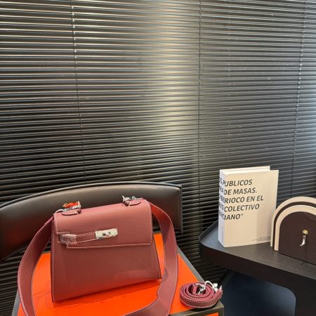 Hermès Kelly Milkshake White with Silver Hardware - Image 5