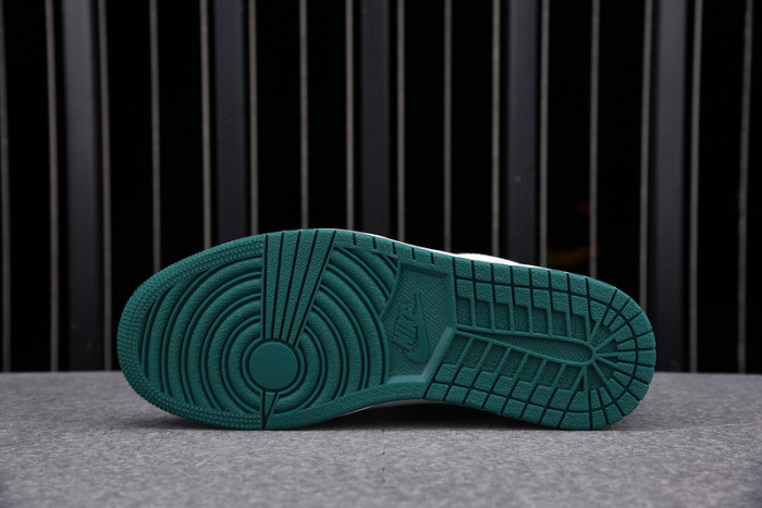 Jordan 1 Low Mystic Green 553558-113 - Image 16